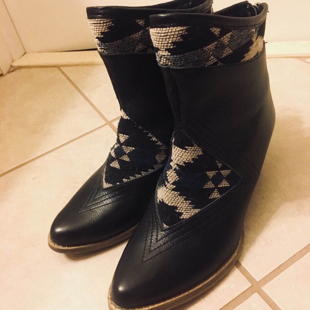 Sbicca Black ankle boots